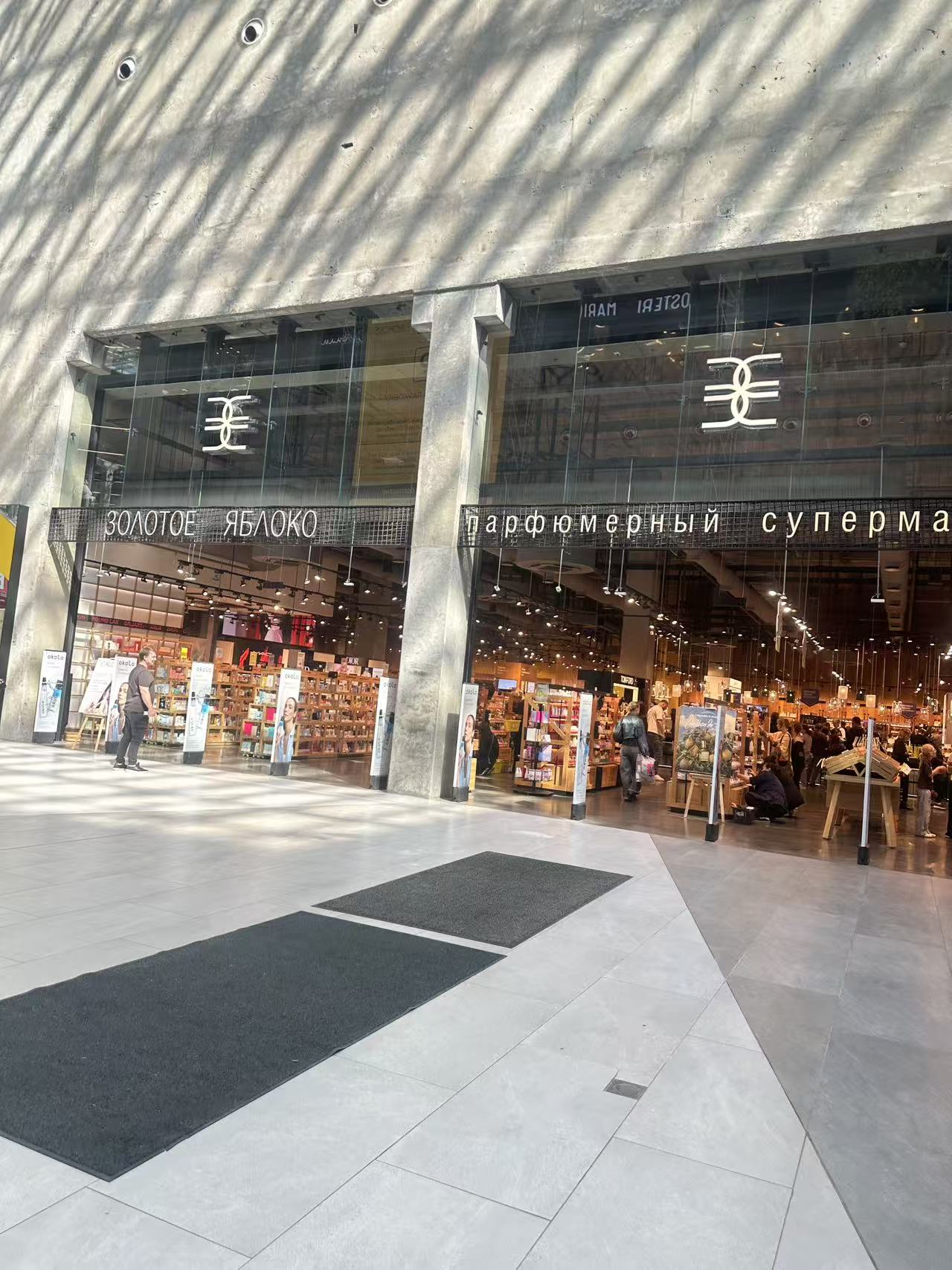 国内新锐彩妆品牌 VELA 九色眼影盘代工成功故事